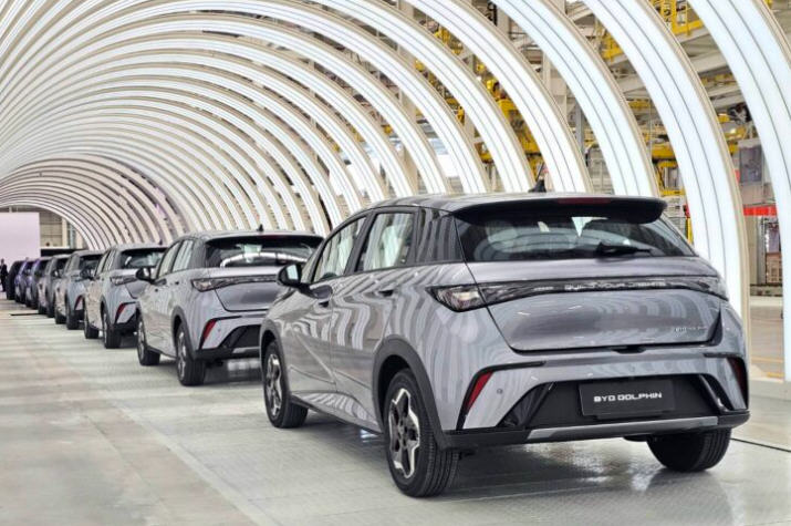BYD เปิดโรงงานจังหวัดระยอง ผลิต DOLPHIN รุ่นแรก คาดทุบราคาลงอีก