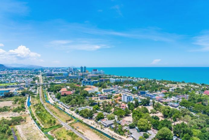 ตลาดอสังหาฯ เมืองชายทะเล ‘ประจวบฯ-เพชรบุรี’ ชะลอตัว คอนโดฯ ใช้เวลาขาย 19 ปี
